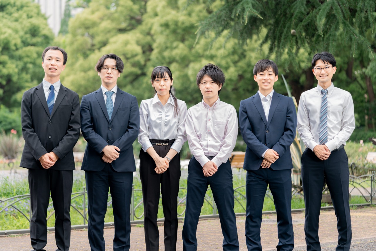 大阪 採用写真 集合写真|屋外での部署集合(採用サイト用)