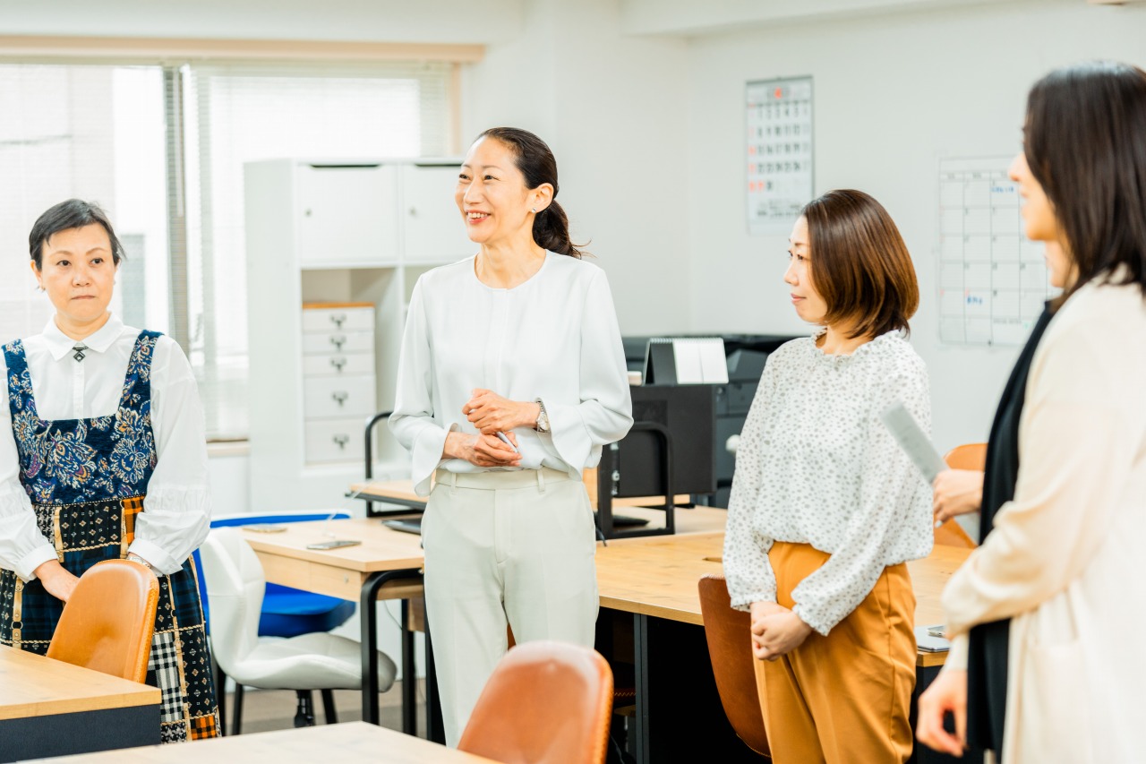 会議中の仕事風景|コミュニケーションの様子