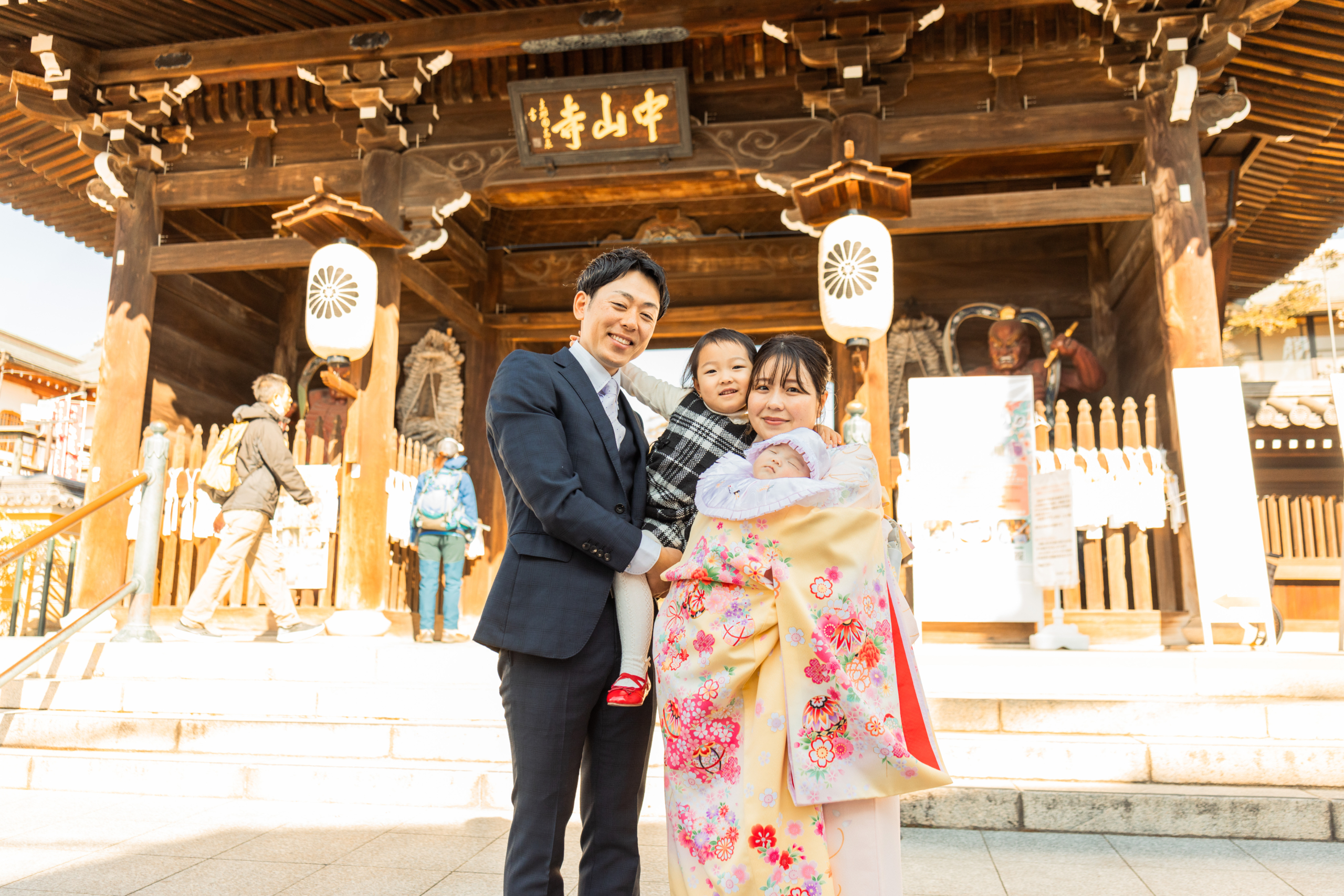 中山寺 お宮参り写真 作例 家族で記念ショット