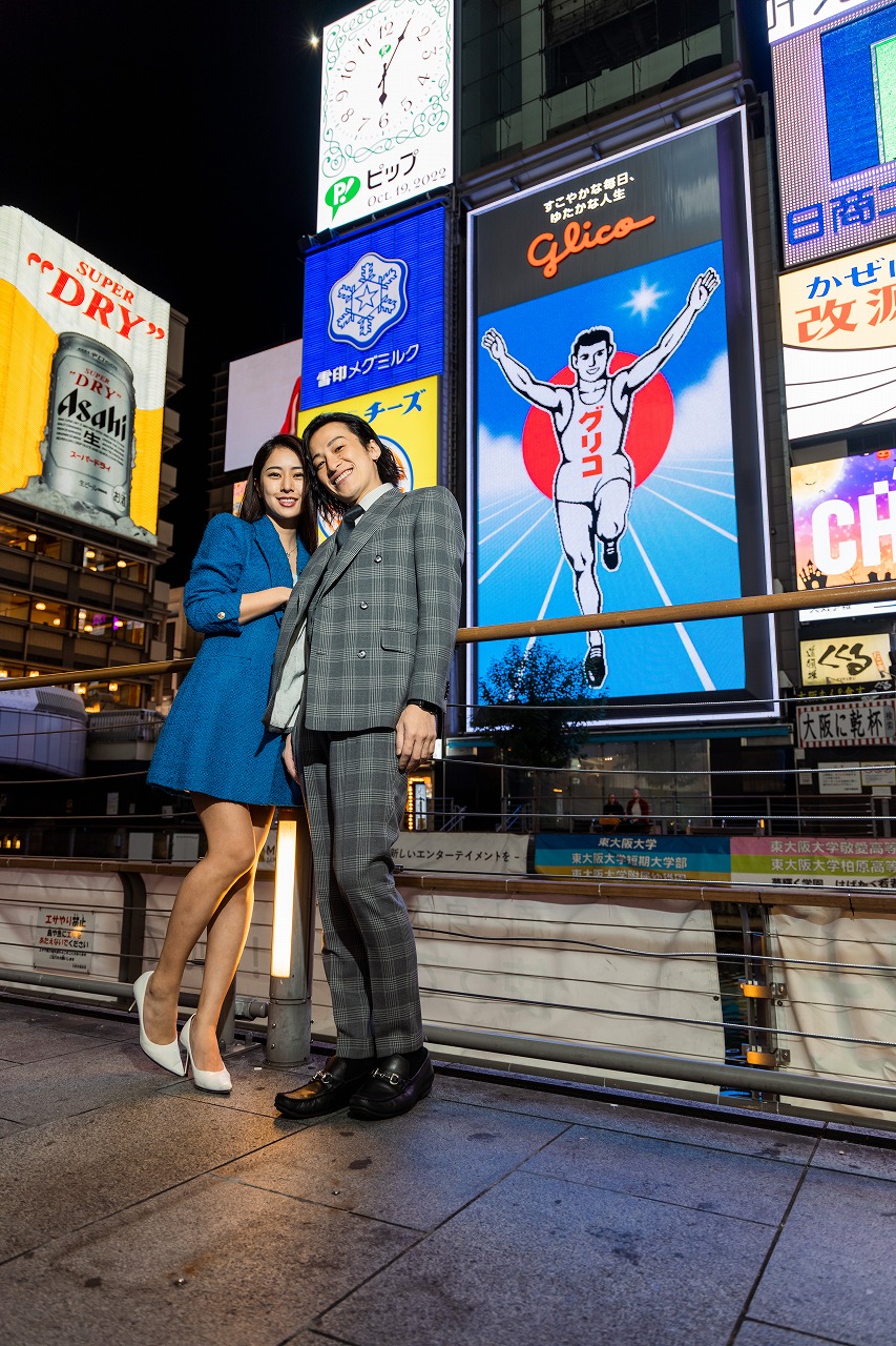Osaka night photoshoot couple portrait in Dotonbori with neon lights