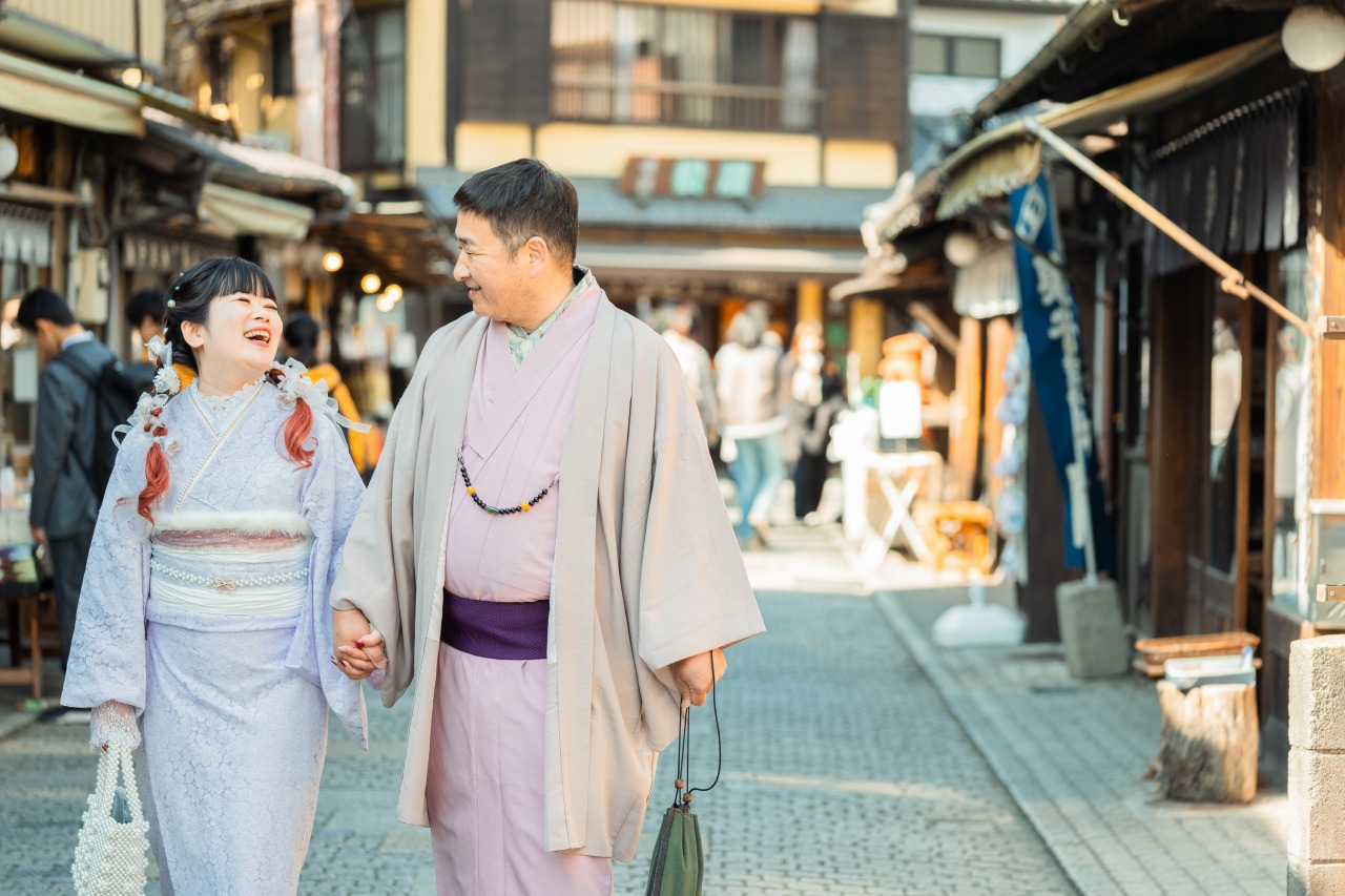 Kawagoe photoshoot couple in kimono walking hand in hand through Little Edo