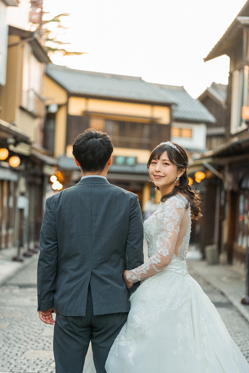 Kawagoe photoshoot couple walking through a narrow Little Edo lane at sunset