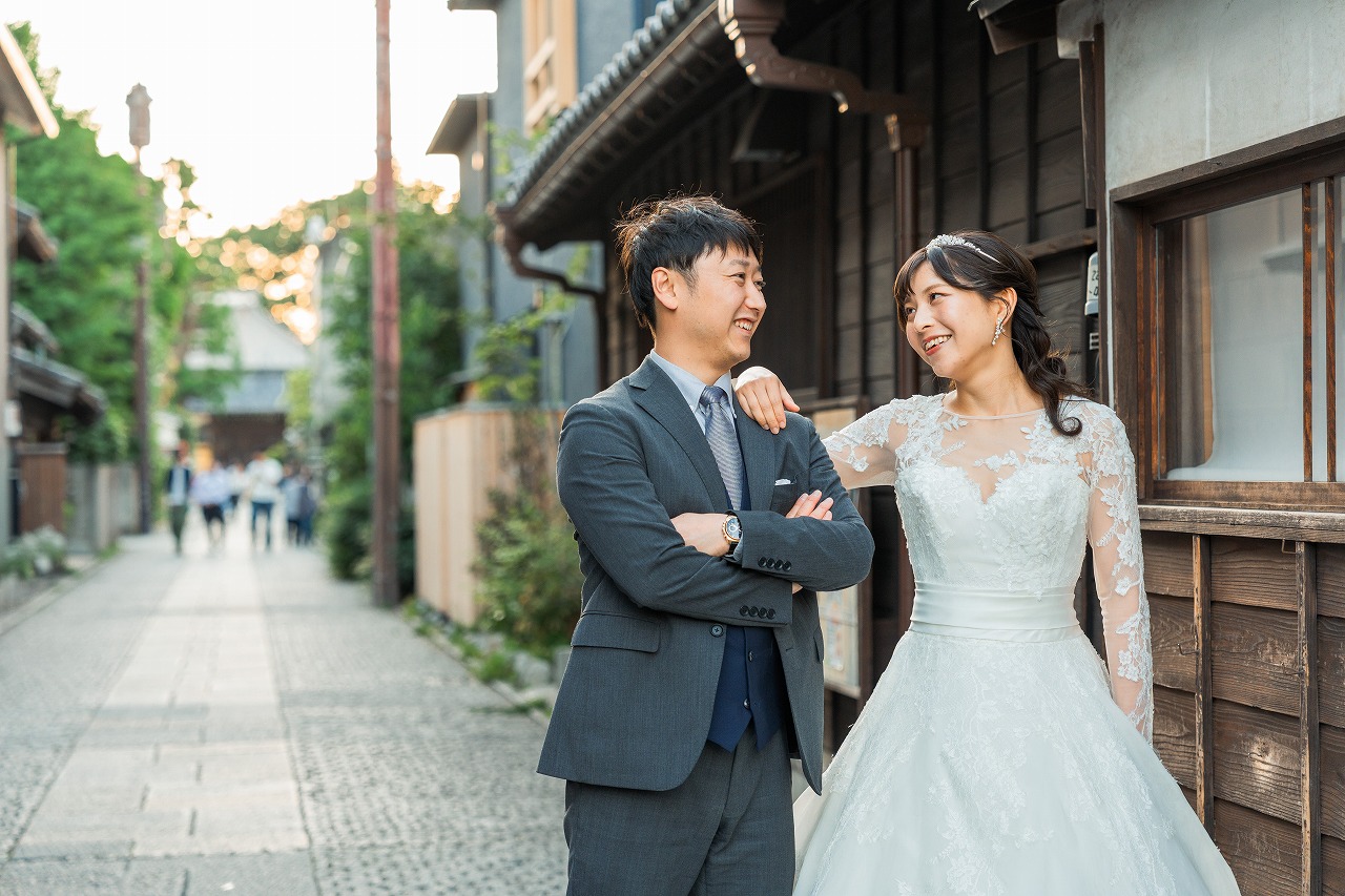 Kawagoe photoshoot couple portrait beside wooden townhouses in a quiet historic alley