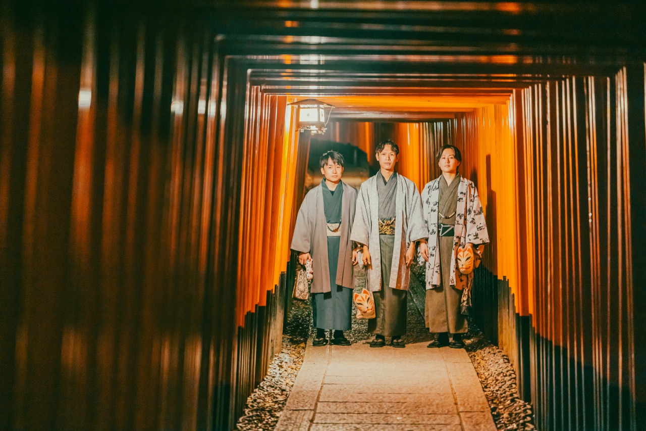Kyoto photoshooting at shrine(torii-night)