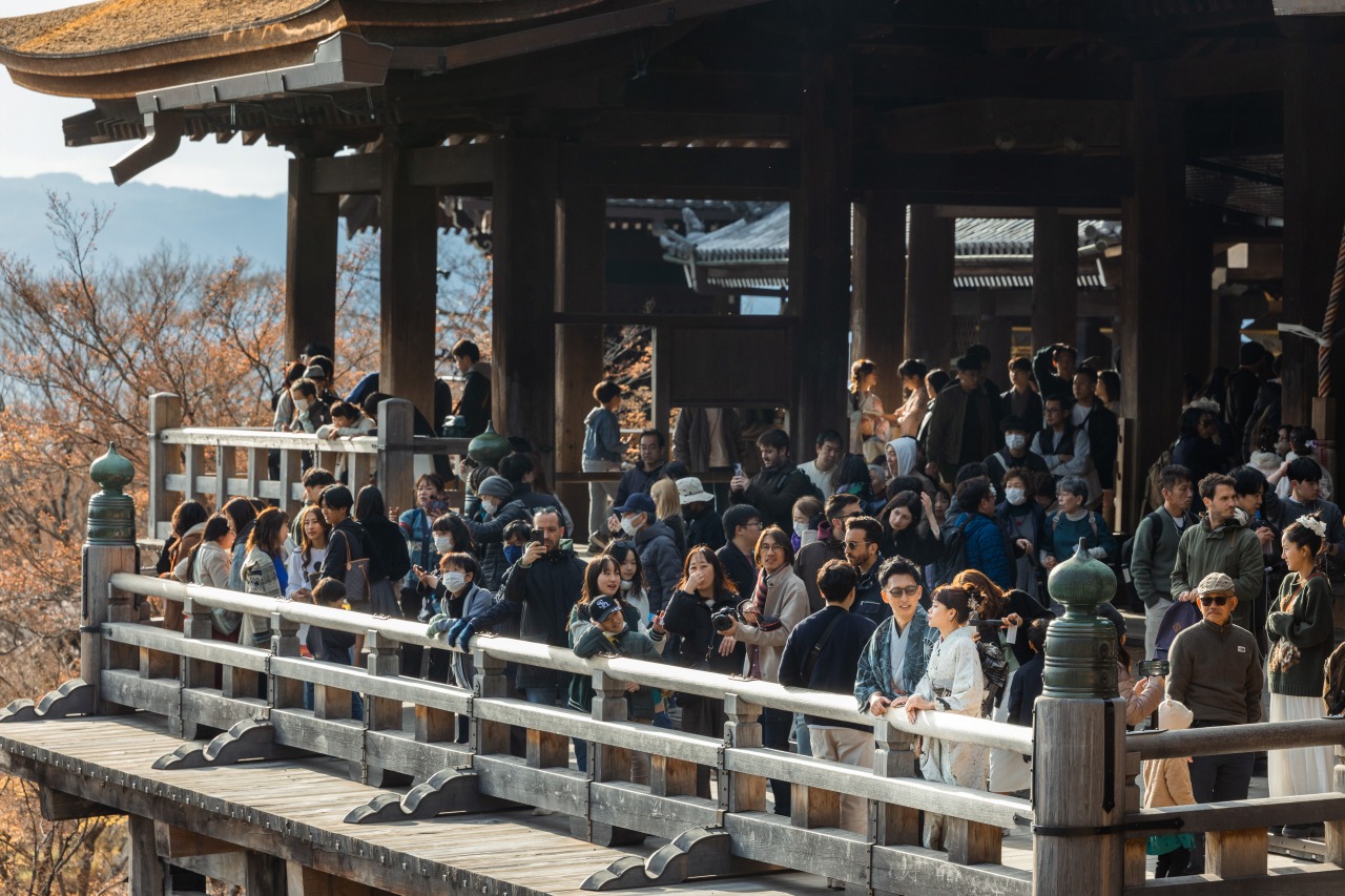 Kyoto photoshooting at kiyomizu-temple(on the stage)