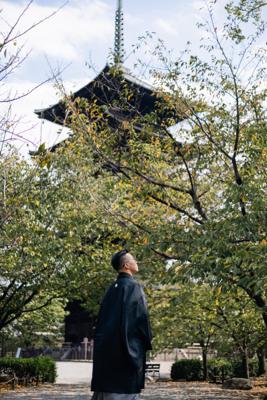 Kyoto photoshooting at temple(man with kimono)
