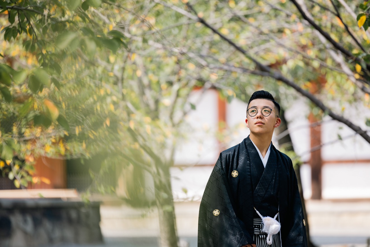 Kyoto photoshooting at temple(man with kimono)