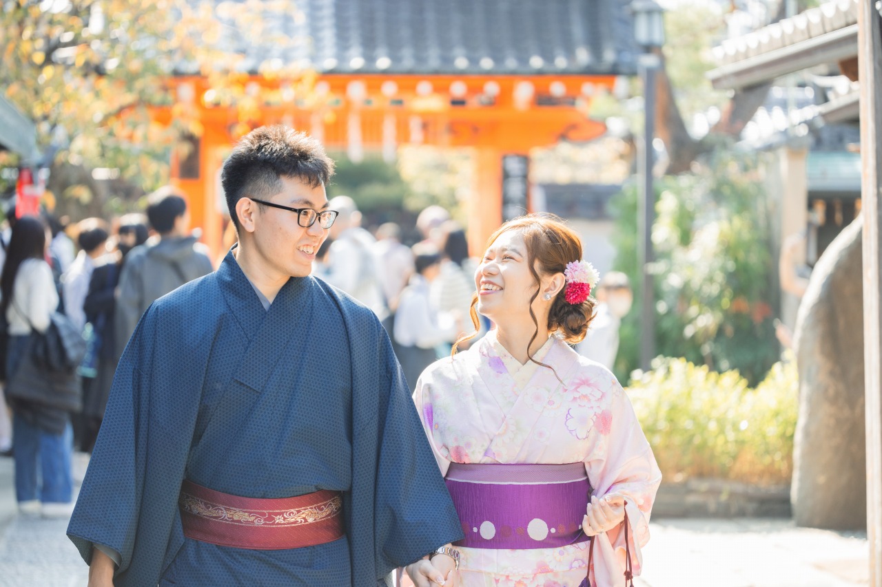 Kyoto photoshooting at Yasaka(Couple-walking)