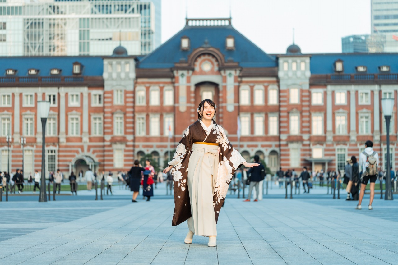 Tokyo Station Marunouchi photoshoot – woman in kimono standing centre walkway