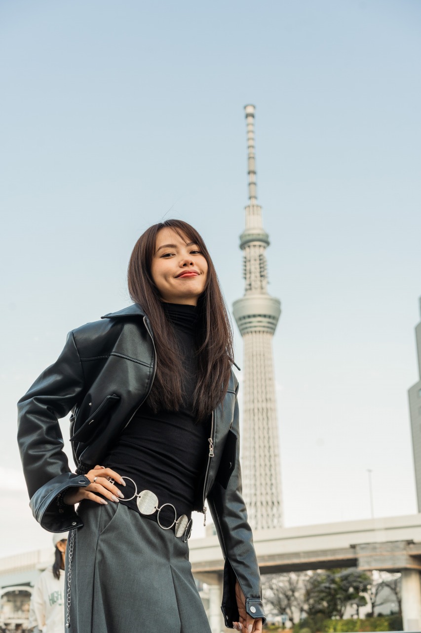 Tokyo Skytree portrait – low angle, woman smiling, clear sky