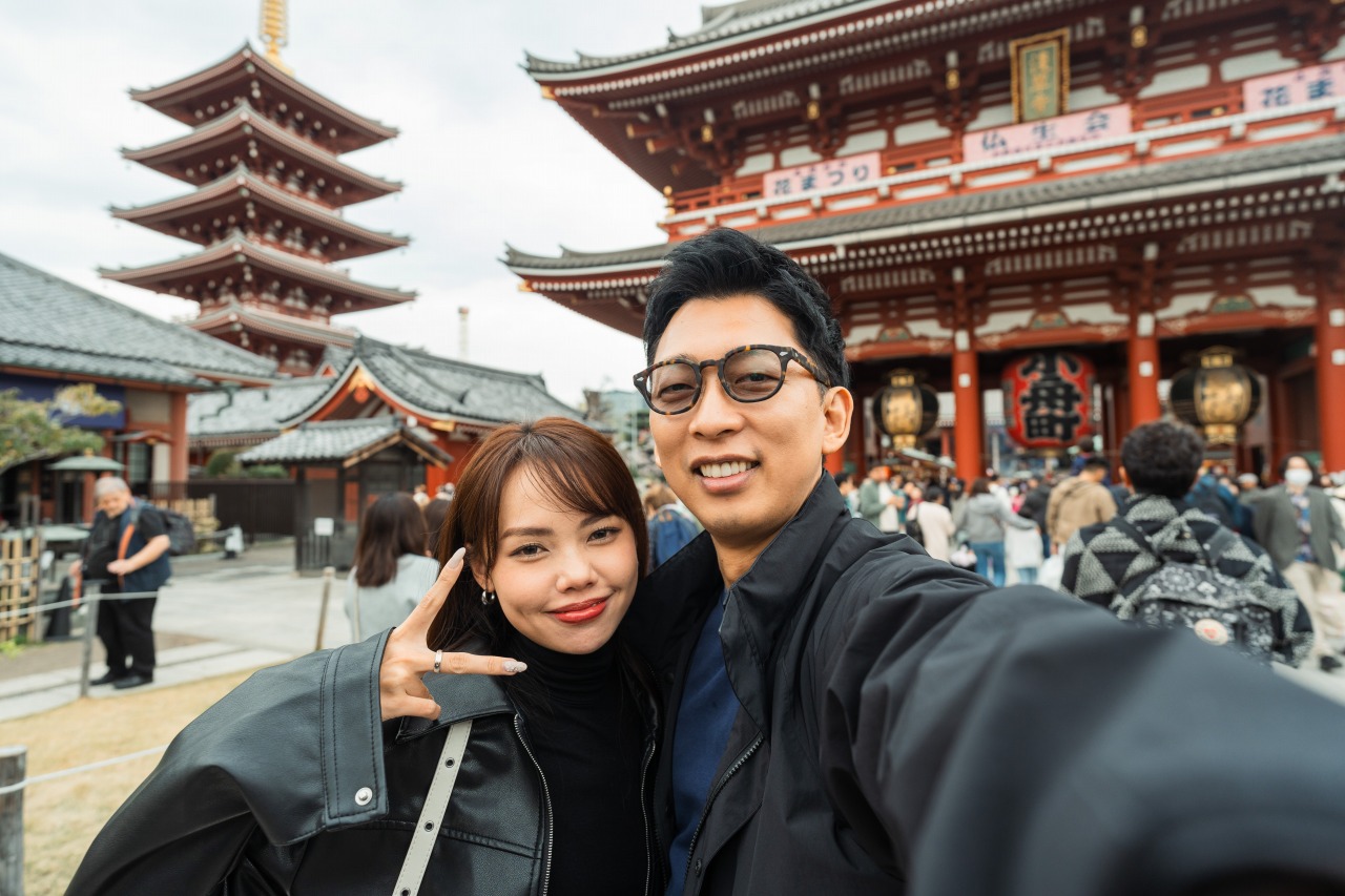 Asakusa temple selfie - couple with pagoda and main hall