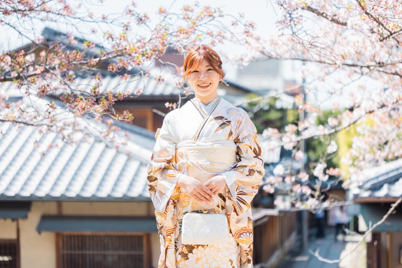二年坂 成人式前撮り 桜と振袖の和装ポートレート