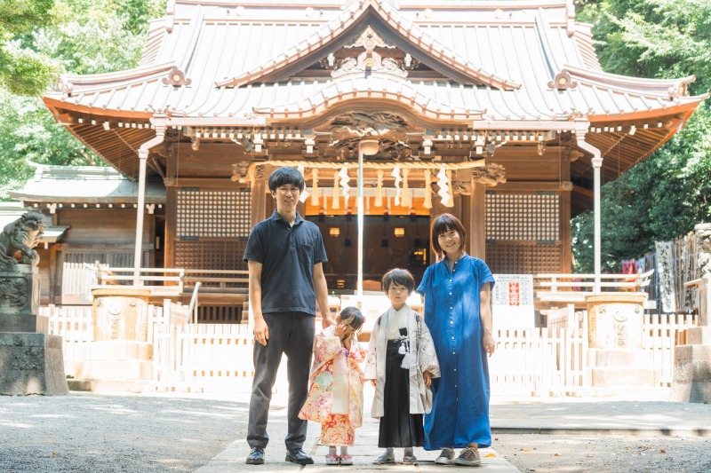 代々木八幡宮で親子記念写真(七五三)