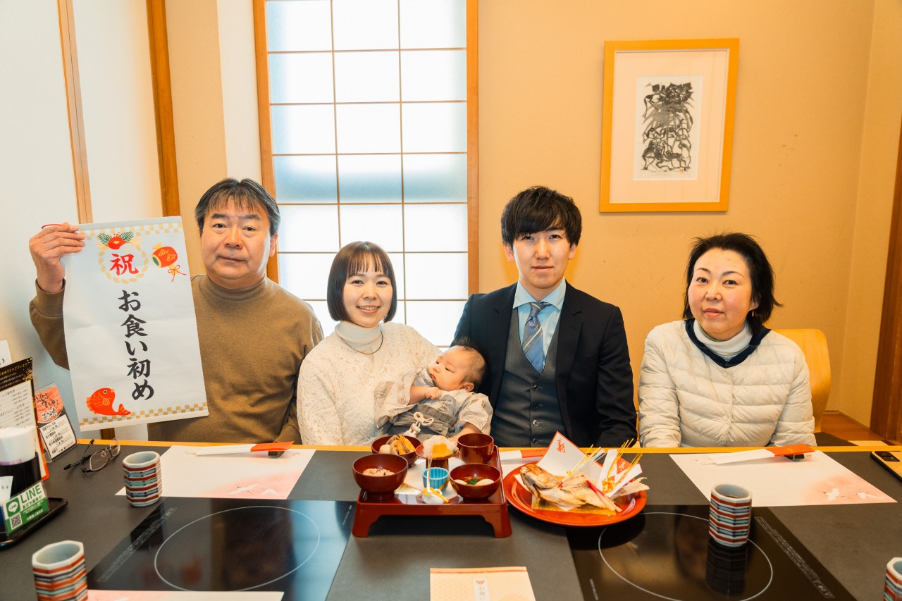 神戸 お食い初め 祖父母を交えた家族集合ショット(会食会場)