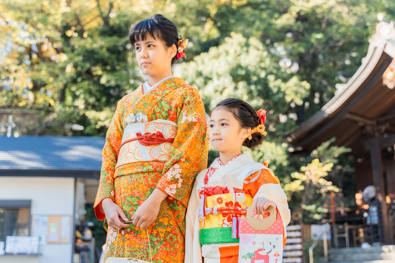 埼玉の武州白子熊野神社での七五三姉妹ショット