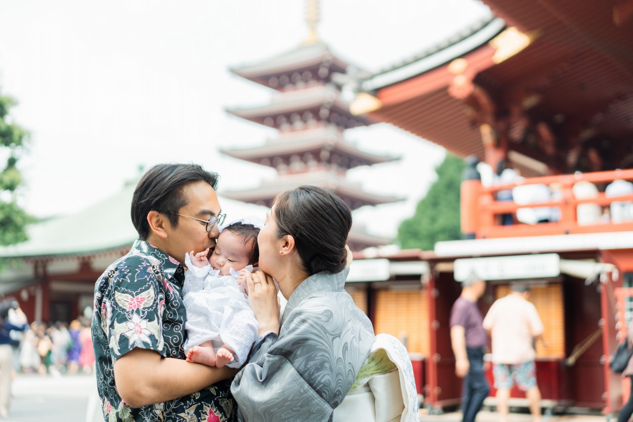 浅草寺 五重塔バックに お宮参り 親子写真