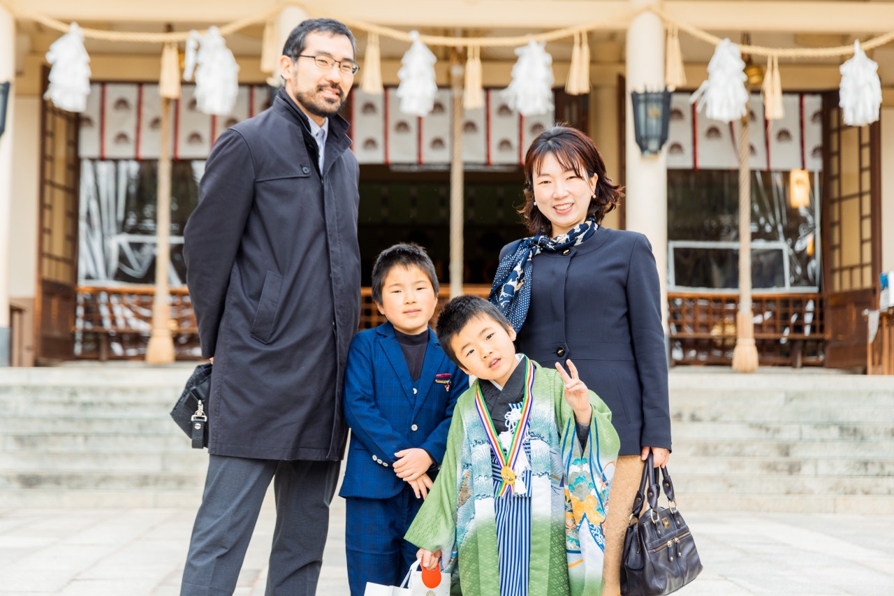 湊川神社 七五三 家族写真 本殿前 作例