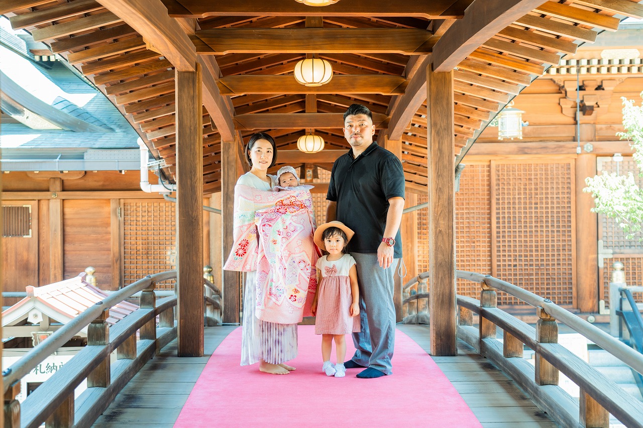 湯島天神 お宮参り 太鼓橋での家族写真