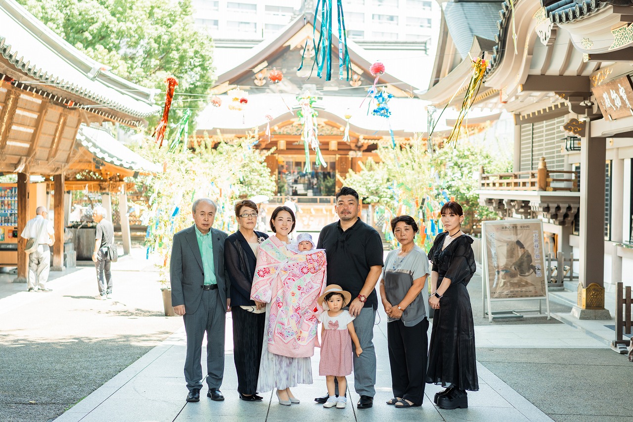 湯島天神 お宮参り 親族も集まっての集合写真