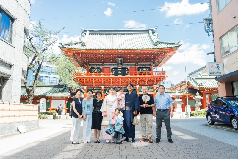 神田明神楼門前の七五三集合写真