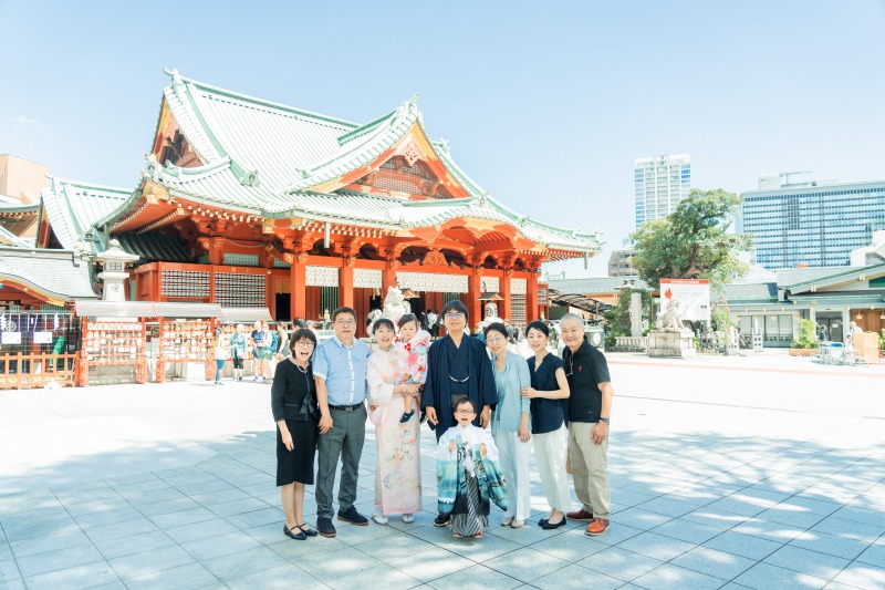家族で七五三記念写真(神田明神・本殿前)