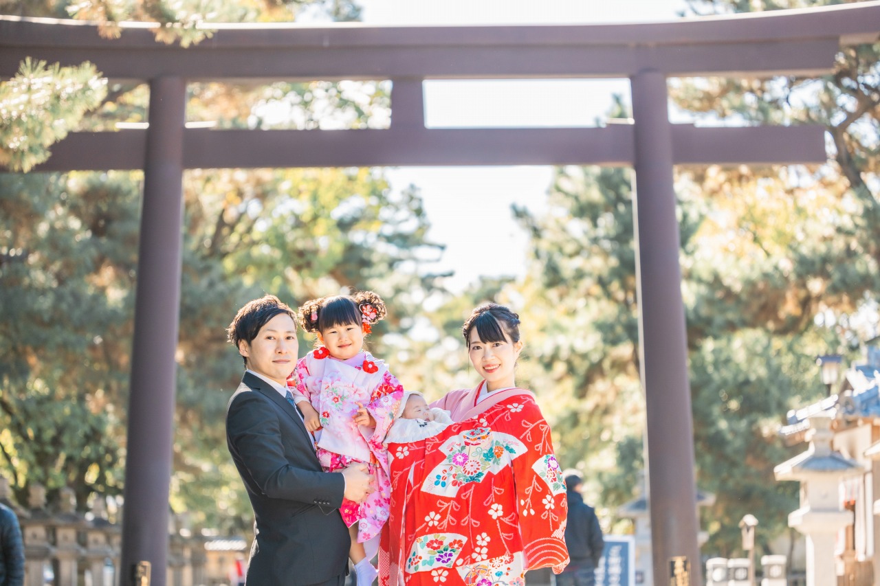 西宮神社 七五三 鳥居前 家族写真